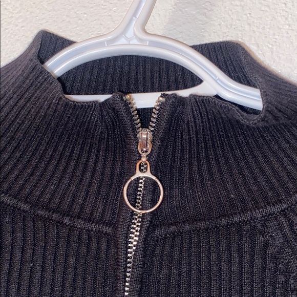 BLACK TURTLE NECK - Picture 2 of 2